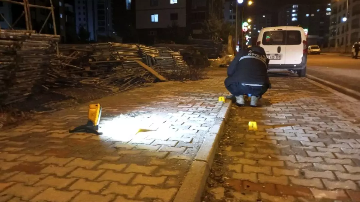 Malatya'da alacak verecek meselesi nedeniyle çıkan silahlı kavgada 2 kişi yaralandı