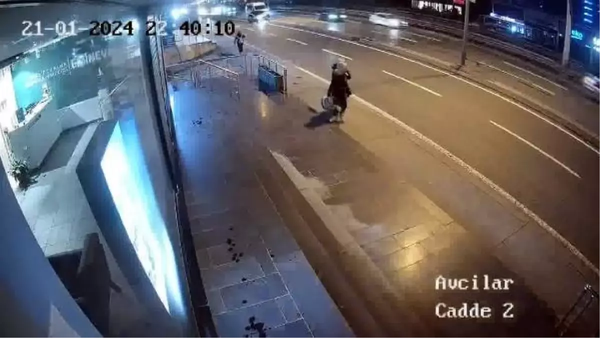 Avcılar'da Otomobil Kazası: Yaralı Var