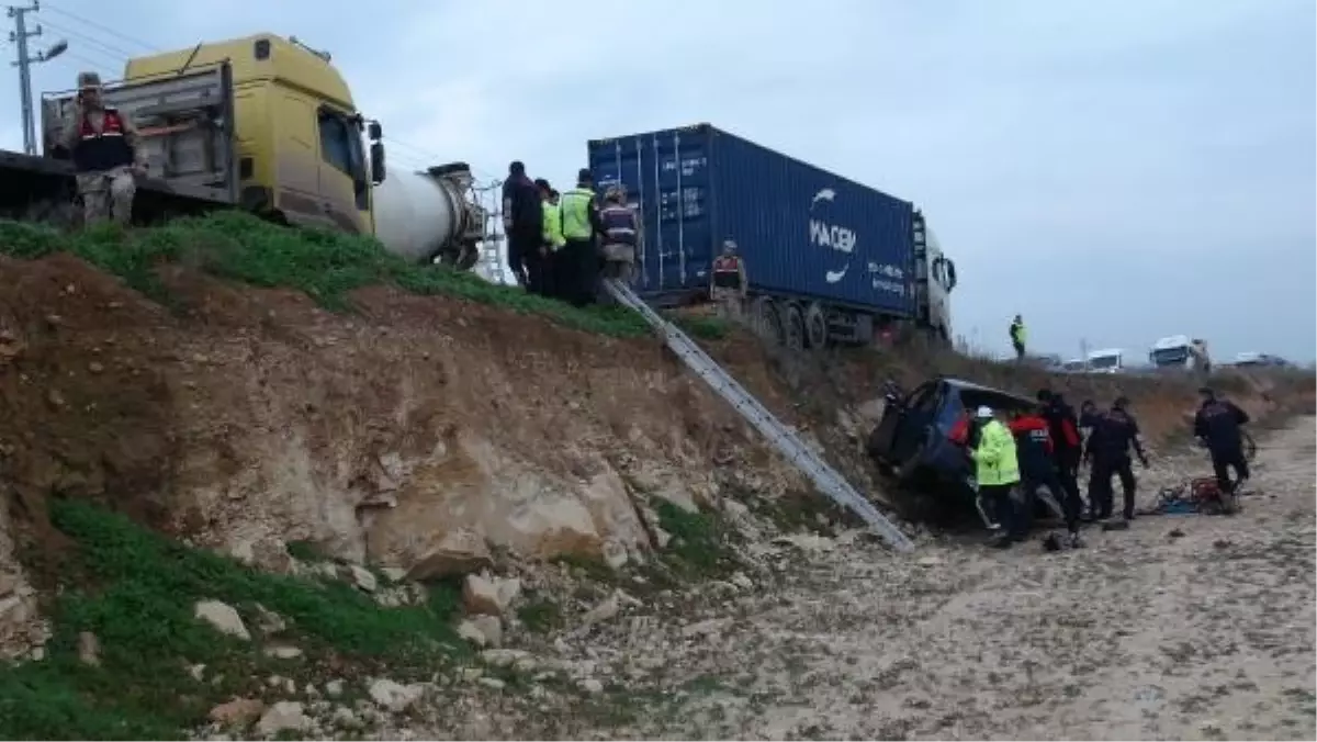 Kilis'te Beton Mikseri ile Otomobil Çarpışması: 2 Kişi Hayatını Kaybetti