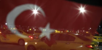 İstanbul'da Taksiciler Şehitler İçin Ay Yıldız Şekli Oluşturdu
