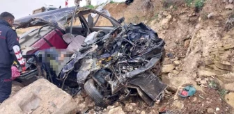 Kilis'te Otomobil Beton Mikserine Çarptı: 2 Kişi Hayatını Kaybetti