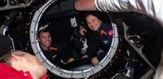 Türkiye'nin ilk astronotu Alper Gezeravcı'nın uzaydan yeni görüntüsü! Mutluluğu yüzünden okundu