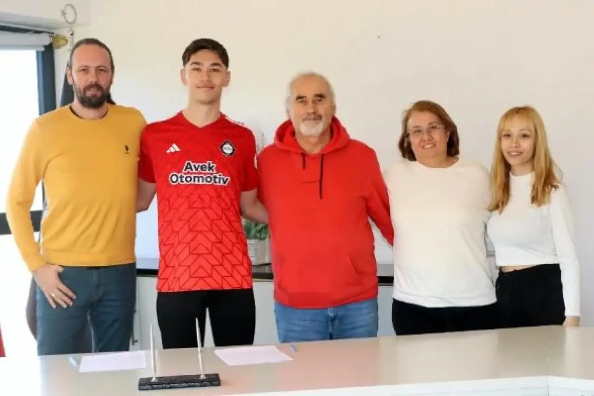 Altay, genç kaleci Ulaş Hasan Özçelik ile profesyonel sözleşme imzaladı