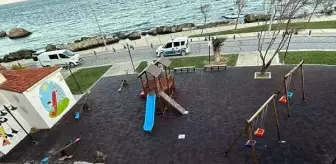 Çanakkale'de Oyun Parkında Kaza: Genç Çocuk Ağır Yaralandı