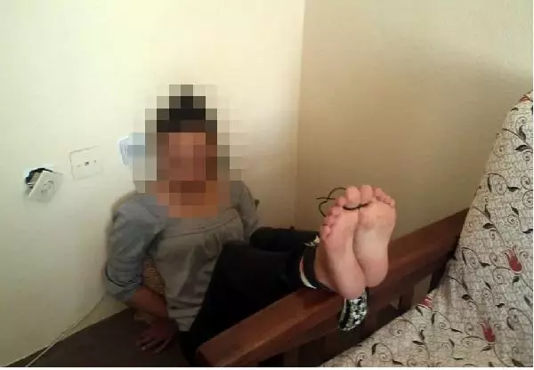 Kargocu, para karşılığı anlaştığı kadınları falakaya yatırıp görüntü çekti Kargocu, para karşılığı anlaştığı kadınları falakaya yatırıp görüntü çekti