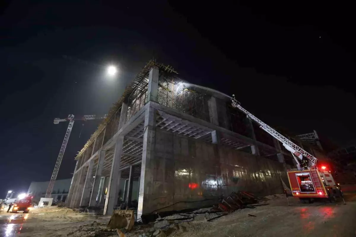 Mersin OSB'de fabrika yangını: Alevler geceyi aydınlattı