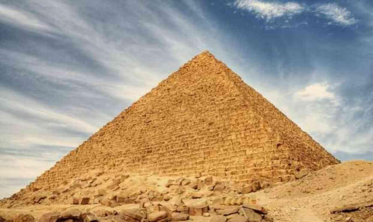 Mısır Piramitlerinin Sırları: Antik Mucizelerin İzinde Derinleşen Araştırmalar Mısır Piramitlerinin Sırları: Antik Mucizelerin İzinde Derinleşen Araştırmalar