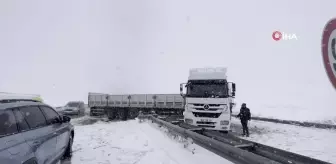 Van'da kar yağışı kazaları beraberinde getirdi