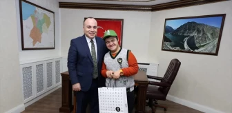 Artvin Valisi Cengiz Ünsal, özel gereksinimli çocuğu ziyaret etti