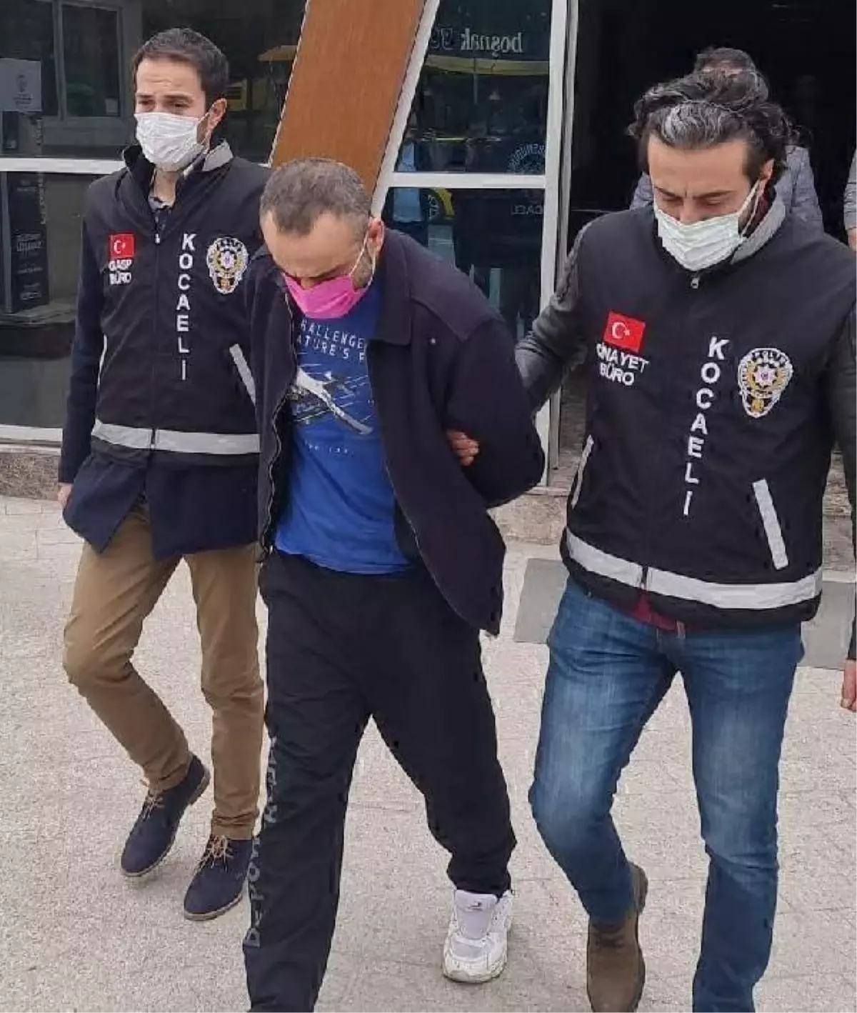 Kocaeli'de Eşi Ayşe Perçem'i Bıçaklayarak Öldüren Hacı Perçem'e Ağırlaştırılmış Müebbet Hapis Cezası