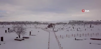 Ahlat Selçuklu Meydan Mezarlığı Karla Bütünleşti