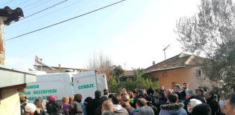İzmir'de Doçent Doktor, Kızı ve Kayınvalidesini Öldürdü, Sonra İntihar Etti