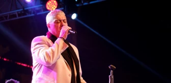 Cengiz Kurtoğlu Kırklareli'nde konser verdi