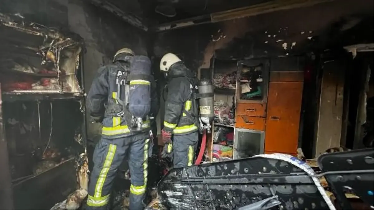 Antalya'da ev yangınında anne ve oğul son anda kurtuldu