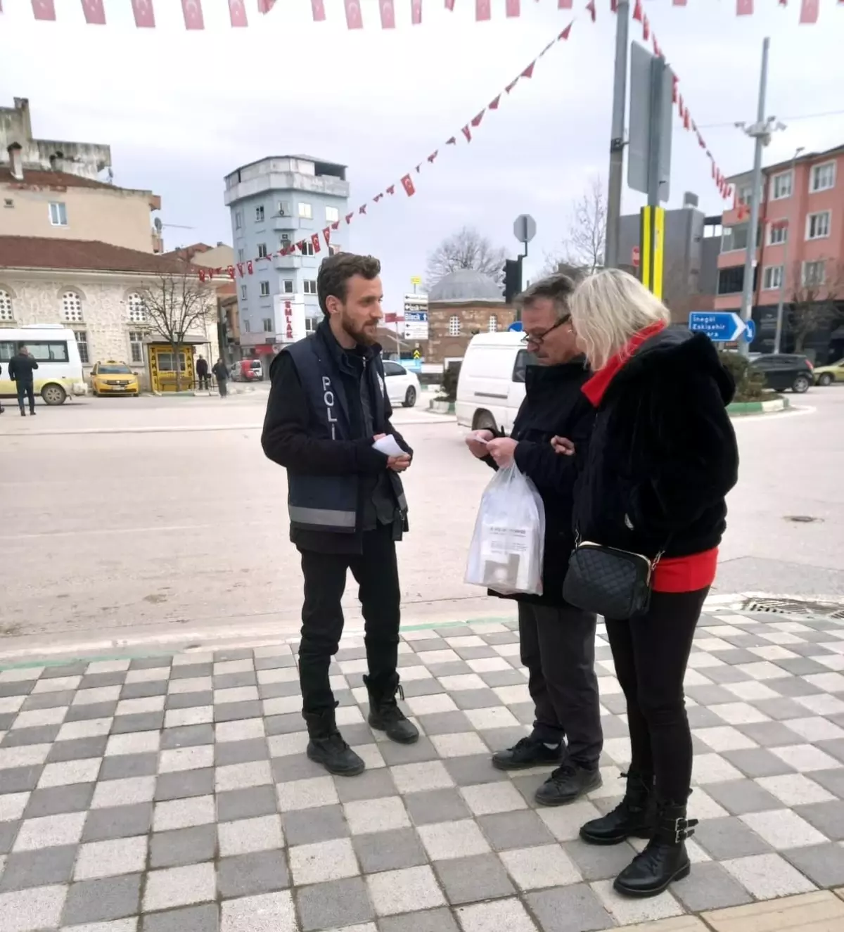 Bursa Yenişehir İlçe Emniyet Müdürlüğü Vatandaşları Dolandırıcılık Konusunda Bilgilendiriyor