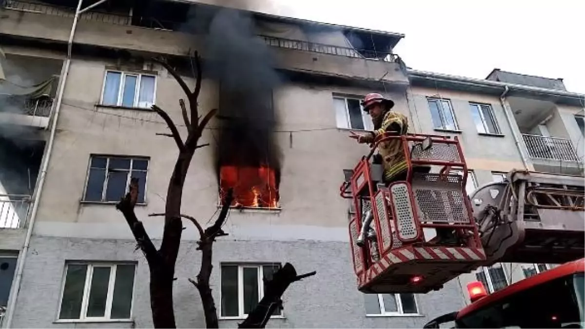 Bursa'da Yangın: 1 Yaralı, 14 Kişi Dumandan Etkilendi
