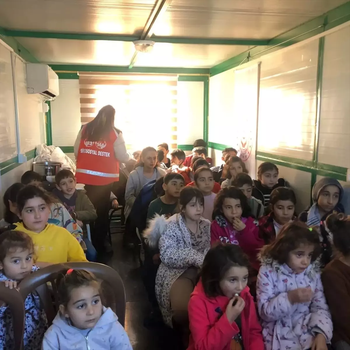 Adıyaman'da depremzede çocuklar için sinema etkinliği düzenlendi