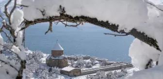 Van'da Akdamar Adası Karla Kaplandı