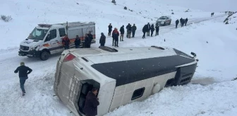 Sivas'ta Cenaze Dönüşü Otobüs Kazası: 14 Yaralı