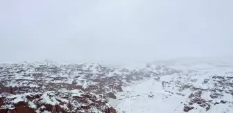 Erzurum'un Narman ilçesindeki peribacaları karla kaplandı