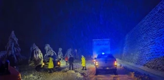 Bingöl'de Kar Yağışı ve Tipi Nedeniyle Yollar Kapandı