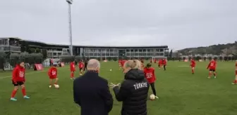 Türkiye Futbol Federasyonu'nun 'Geleceğin Yıldız Kızları' projesi kapsamında 33 oyuncu kampa çağrıldı