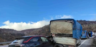 Çankırı'da hafif ticari araç kamyonete çarptı: 5 yaralı