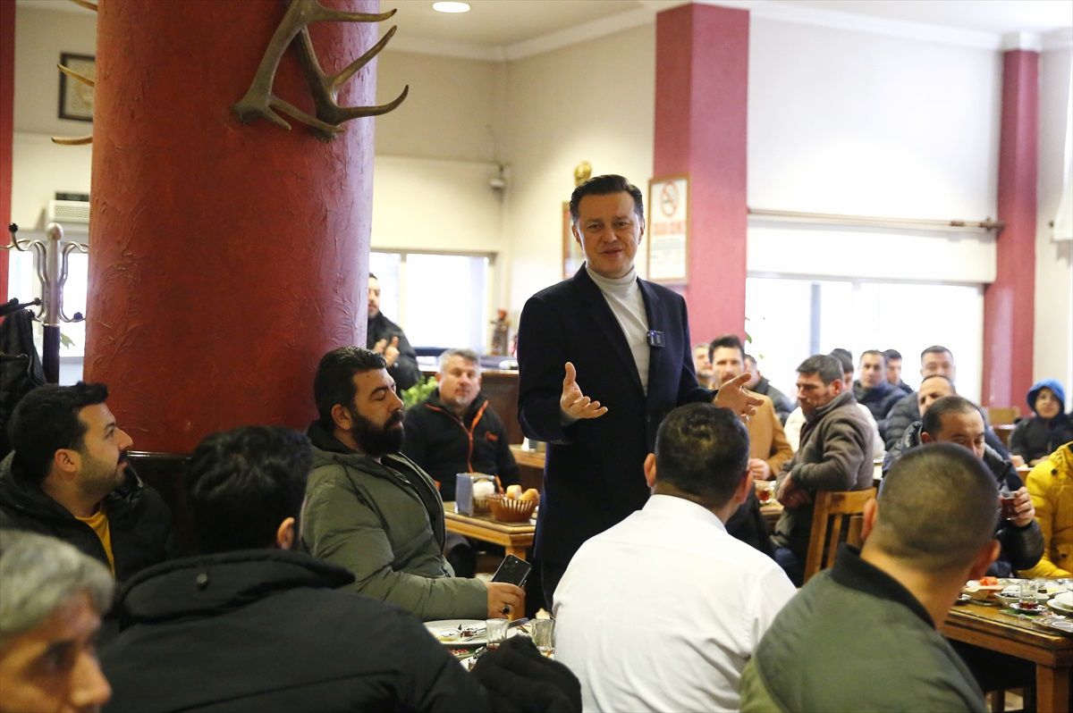 İdris Nebi Hatipoğlu, Eskişehir Oto Galericiler Sitesi'nde esnafıyla buluştu