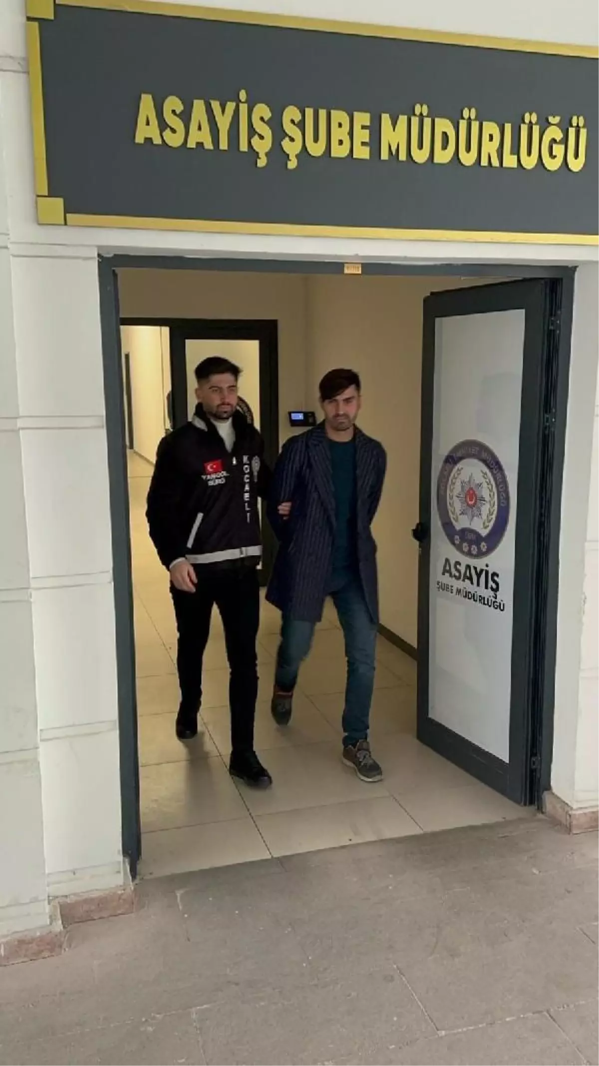 Gebze'de Polis Rolüyle Dolandırıcılık Yapan Şüpheli Tutuklandı