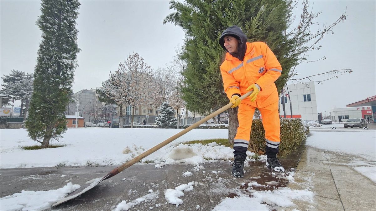 Malatya'da Karla Mücadele Çalışmaları Devam Ediyor