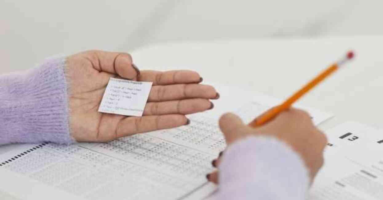 Rüyada sınava girmek veya geç kalmak ne anlama gelir? Rüyada kopya çektiğini görmek, sınavda başarısız olmak ne ifade eder? Rüyada sınava girmek veya geç kalmak ne anlama gelir? Rüyada kopya çektiğini görmek, sınavda başarısız olmak ne ifade eder?