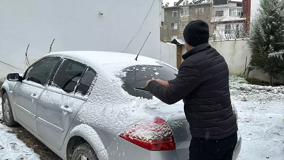 Tokat Şehir Merkezi İlk Kar Yağışıyla Beyaza Büründü