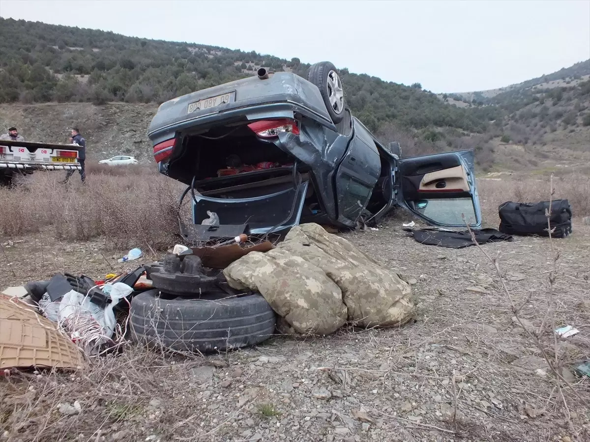 Tokat'ın Turhal ilçesinde trafik kazasında 3 kişi yaralandı