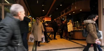 Ankara'da Emekliler, Maaş ve Gıda Zammına Tepki Gösterdi: 'Birilerinin Dediği Gibi Porsiyonları Küçültüyoruz. Üç Öğün Dert Yiyoruz'