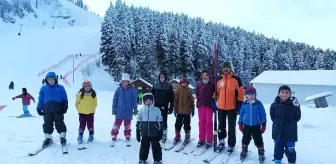 Artvin Atabarı Kayak Merkezinde Yarı Yıl Tatilinde Açılan Temel Kayak Eğitimi Kursu Yoğun İlgi Görüyor