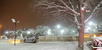 Bin 400 rakımlı Harput'ta kar yağışı eşsiz manzaralara sahne oldu