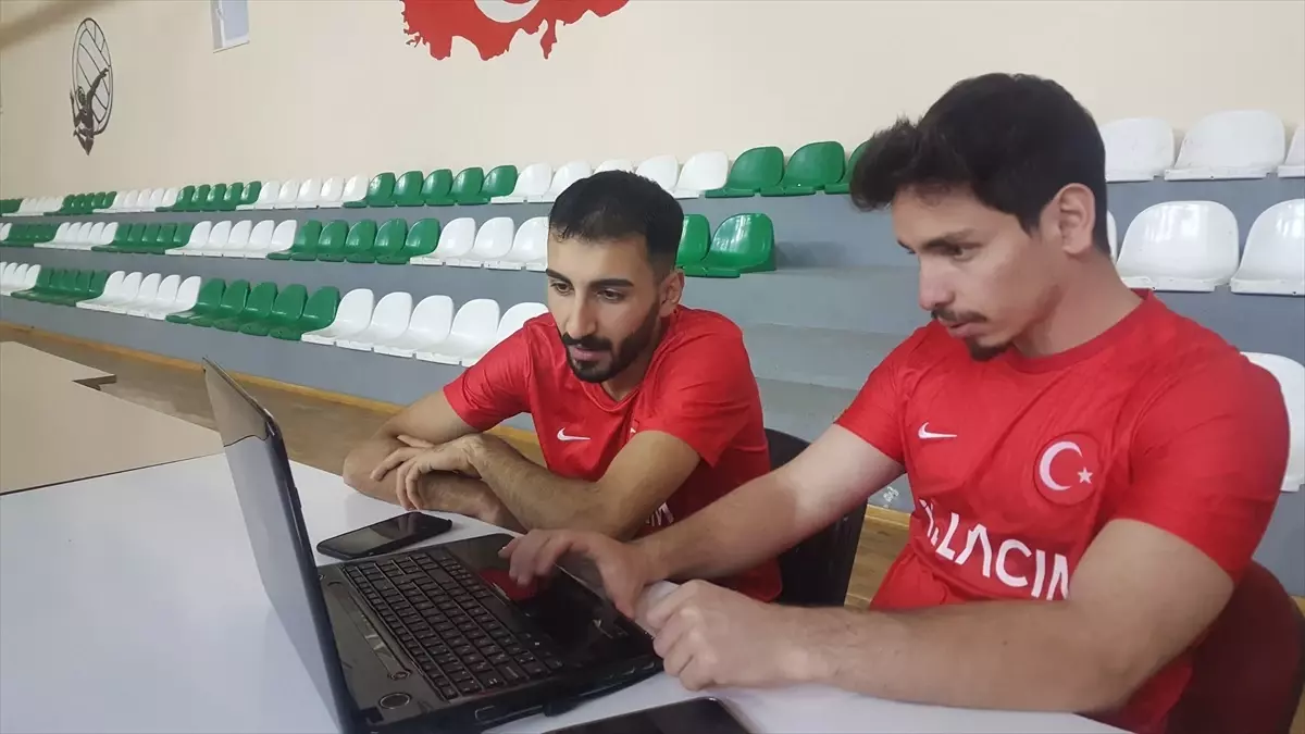 Bingöl'de Ayak Tenisi Milli Takımı, Yılın Kareleri oylamasına katıldı