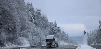 Bolu Dağı'nda Kar Yağışı Ulaşımı Etkiledi