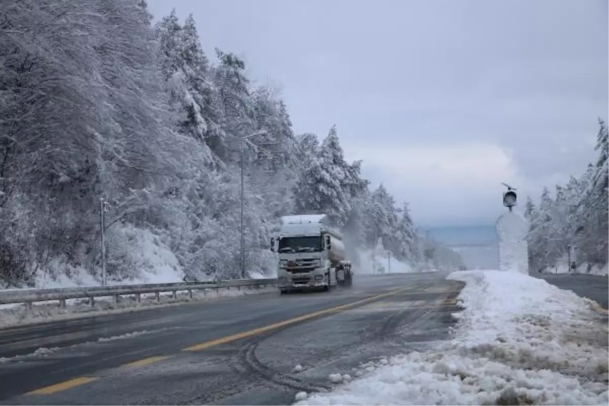 Bolu Dağı'nda Kar Yağışı Ulaşımı Etkiledi