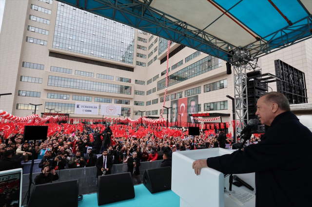 Cumhurbaşkanı Erdoğan: 15 bini hemşire olmak üzere 35 bin sağlık personeli daha alıyoruz