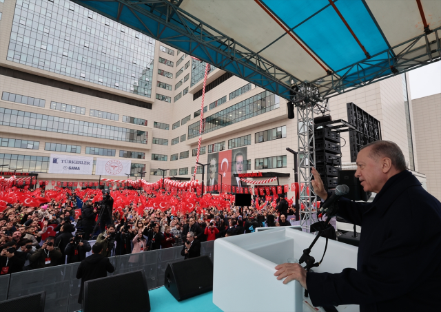 Cumhurbaşkanı Erdoğan: 15 bini hemşire olmak üzere 35 bin sağlık personeli daha alıyoruz