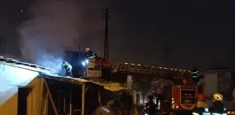IĞDIR'da Elektrikli Battaniye Kaynaklı Yangın: Ev ve Dükkan Yandı
