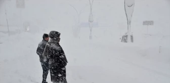 Hakkari'de Yoğun Kar Yağışı Hayatı Olumsuz Etkiledi