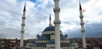 Kocatepe Camii'nin gökyüzü ile buluşması