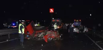 Manisa'da meydana gelen zincirleme trafik kazasında 2 kişi öldü, 3 kişi yaralandı