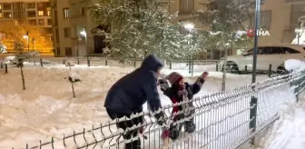 Tatvanlı çocukların kartopu ve kardan adam keyfi