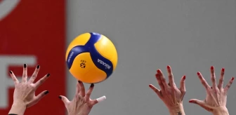 Türkiye 20 Yaş Altı Kadın Voleybol Milli Takımı, Sırbistan'ı 3-2 yenerek finallere katılmaya hak kazandı