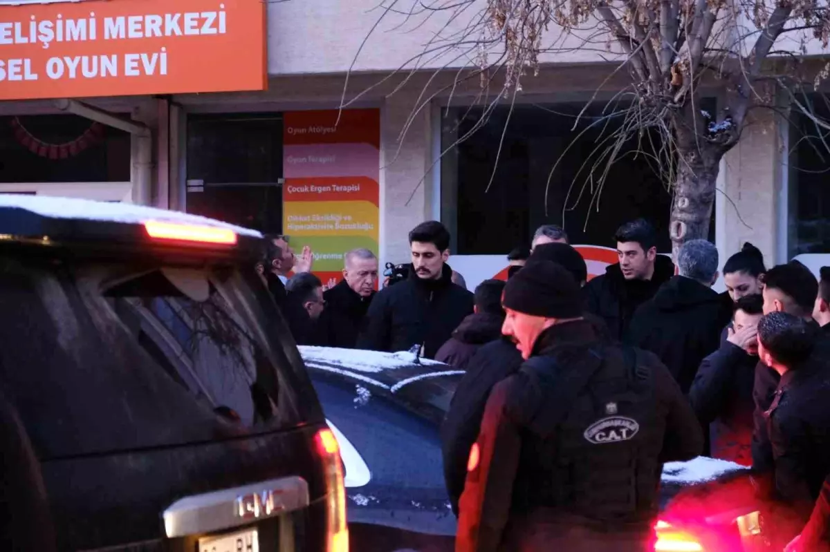 Cumhurbaşkanı Erdoğan, şehit Sözleşmeli Er Muhammed Tunahan Evcin'in ailesini ziyaret etti