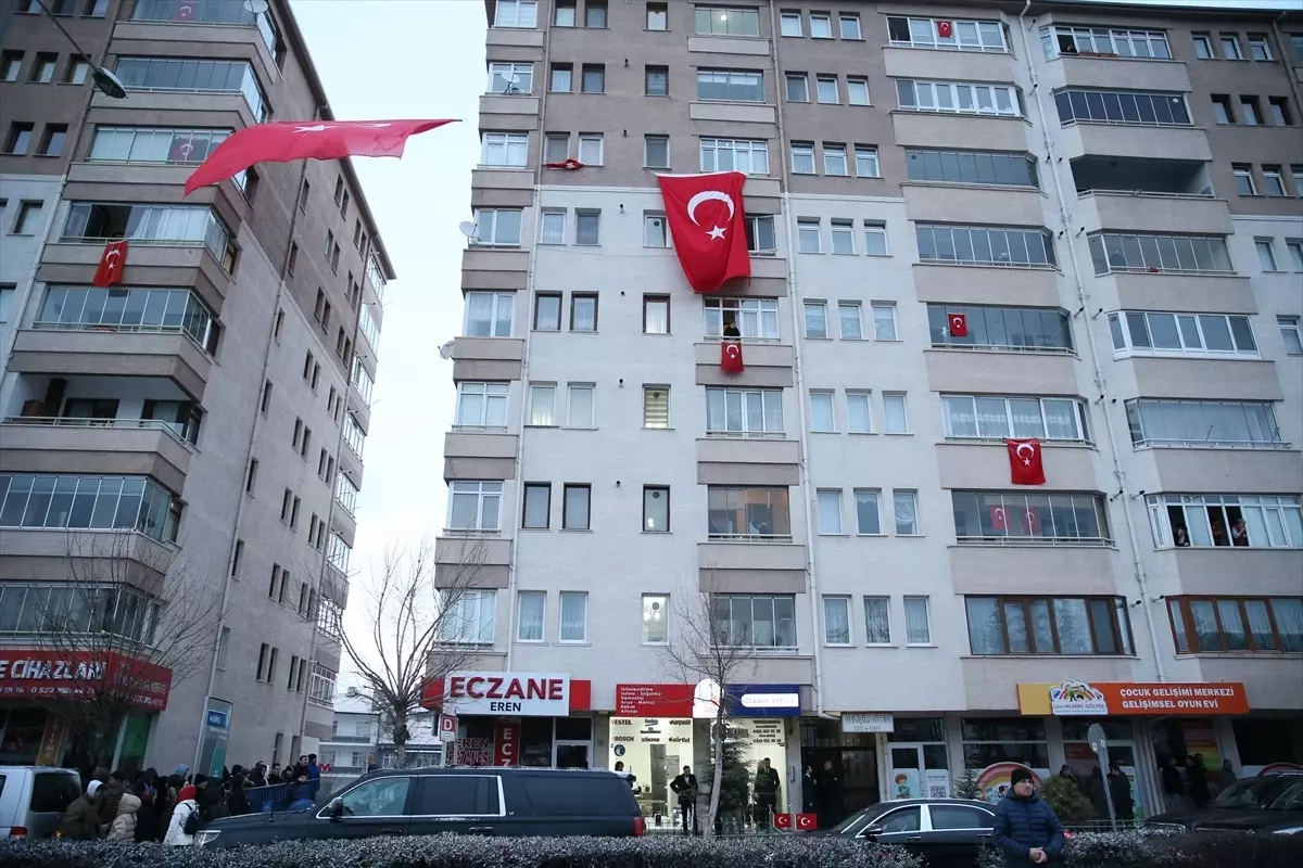Cumhurbaşkanı Erdoğan, şehit Sözleşmeli Er Muhammed Tunahan Evcin'in ailesini ziyaret etti