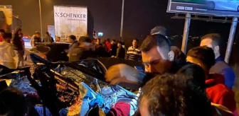 Koruma polislerinin içinde bulunduğu otomobil TIR'a çarptı: 1 şehit, 2 yaralı
